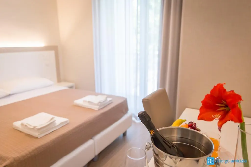 Hotel Amicizia Ρίμινι 3*,